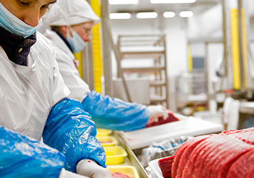 Naba Carni: disposizione della carne nelle vaschette