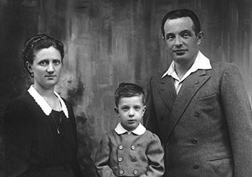 Mamma Giuseppina Paghera, papà Rinaldo Masina e un fratello di Virginio, Angelo