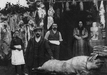 La macelleria suina con il nonno Angelo e sua mamma